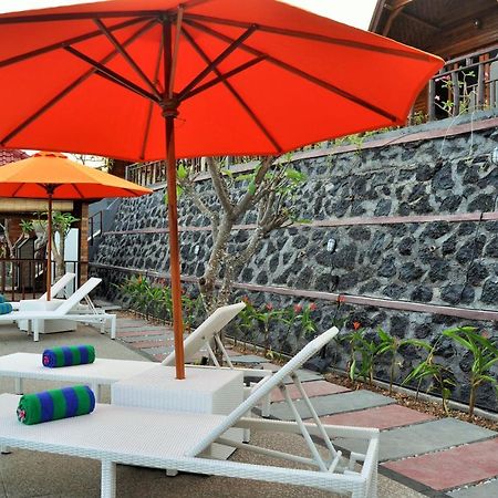 Surya Chandra Beach Bungalow Batununggul Esterno foto