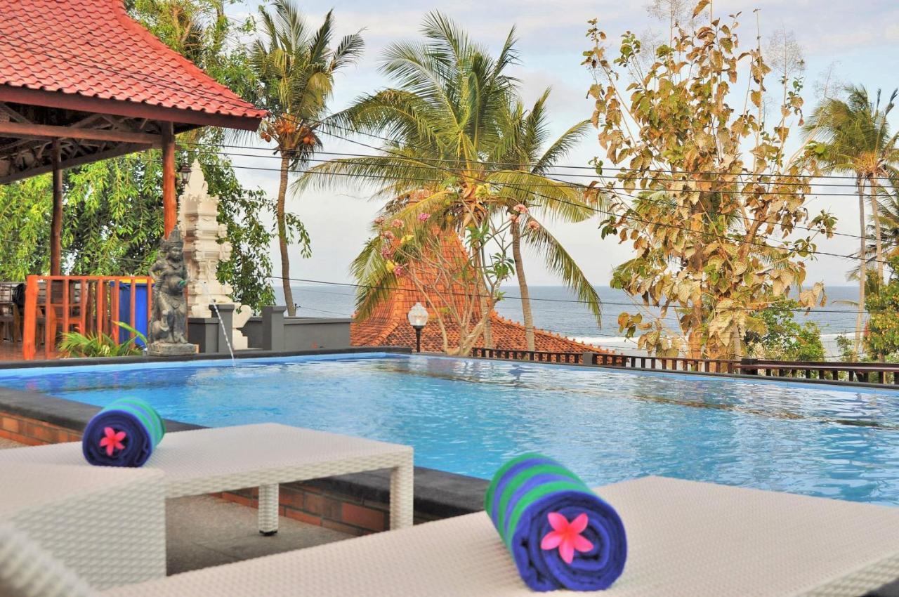 Surya Chandra Beach Bungalow Batununggul Esterno foto