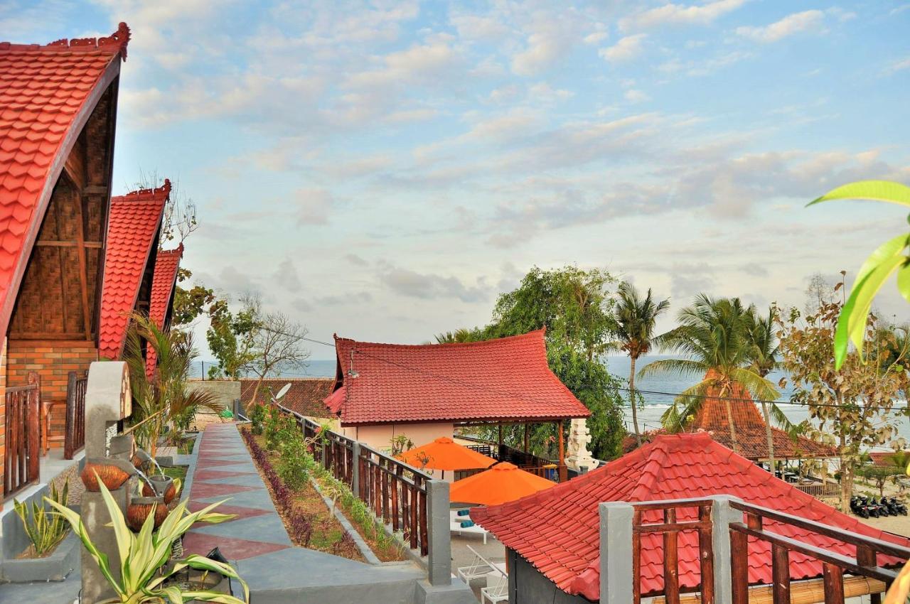 Surya Chandra Beach Bungalow Batununggul Esterno foto