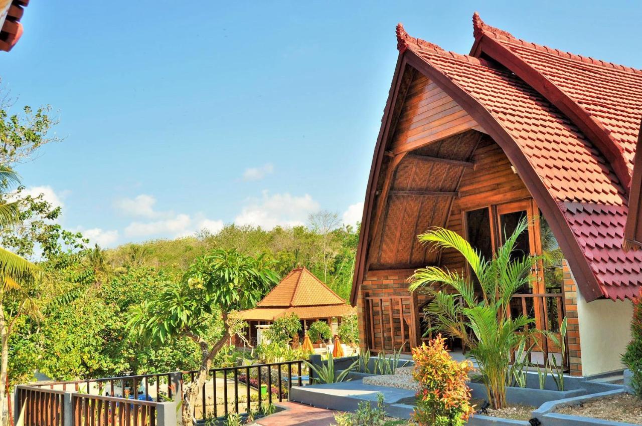 Surya Chandra Beach Bungalow Batununggul Esterno foto