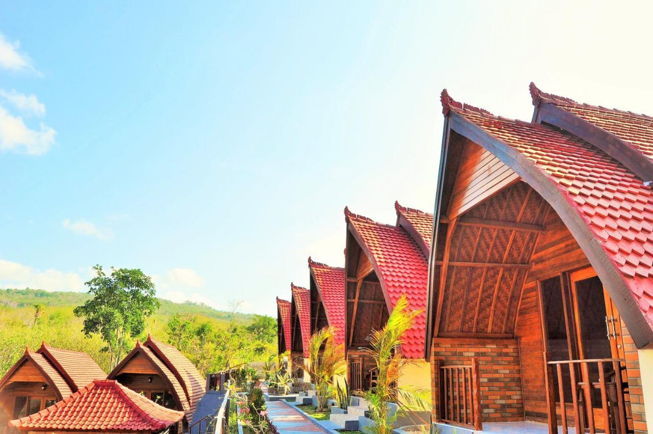 Surya Chandra Beach Bungalow Batununggul Esterno foto