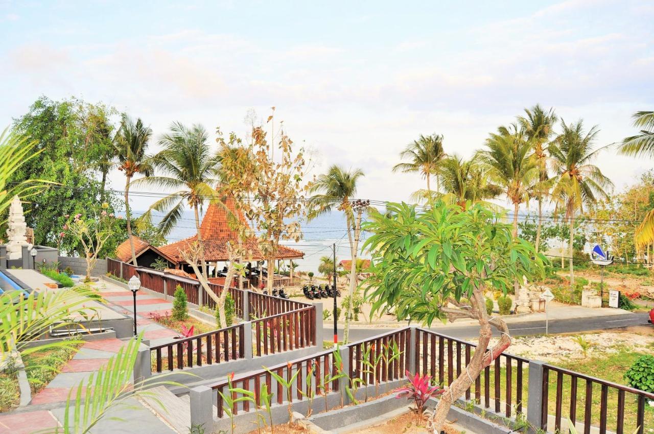 Surya Chandra Beach Bungalow Batununggul Esterno foto