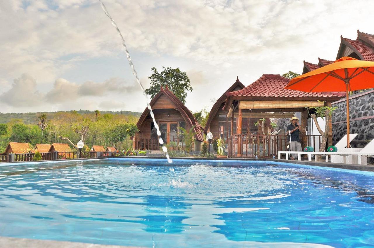Surya Chandra Beach Bungalow Batununggul Esterno foto