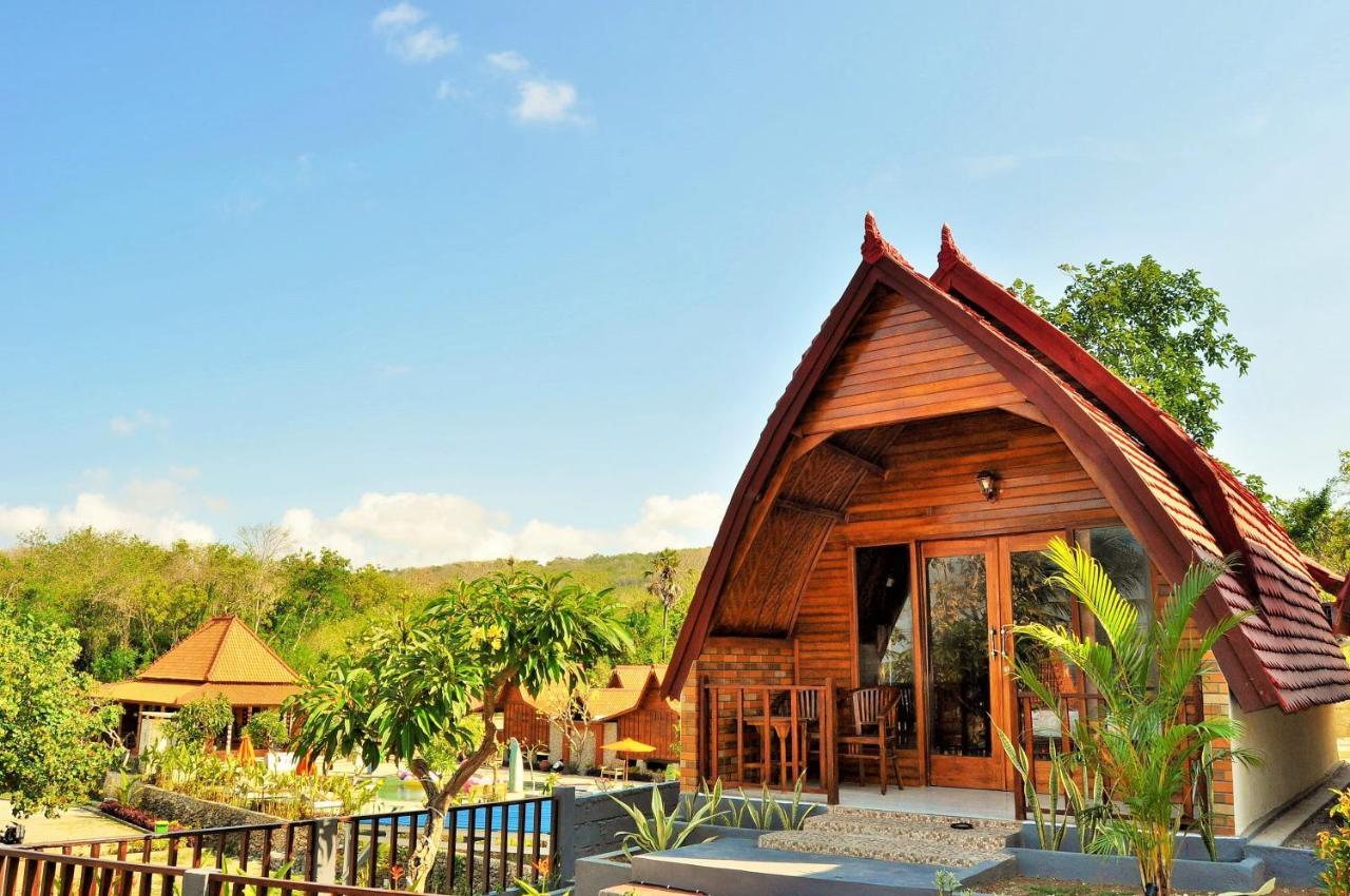 Surya Chandra Beach Bungalow Batununggul Esterno foto