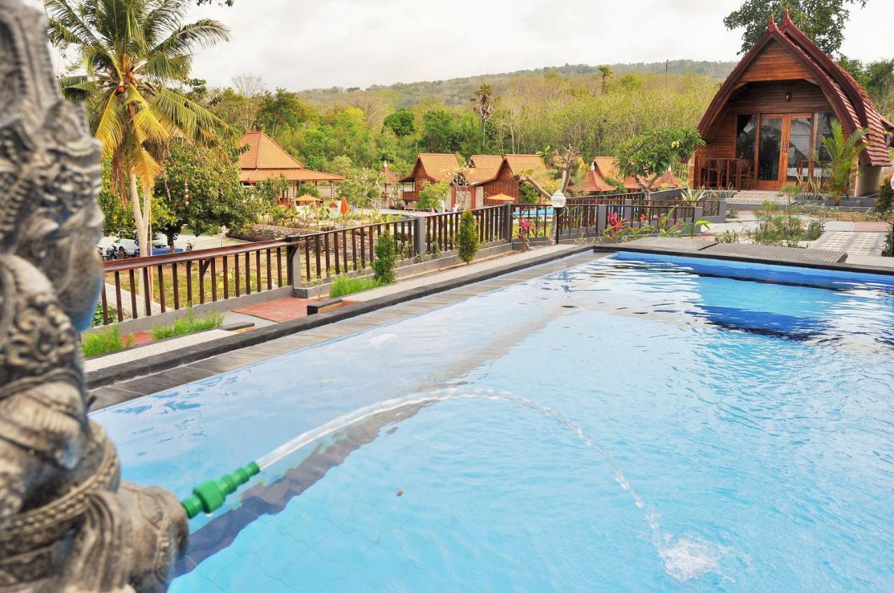 Surya Chandra Beach Bungalow Batununggul Esterno foto