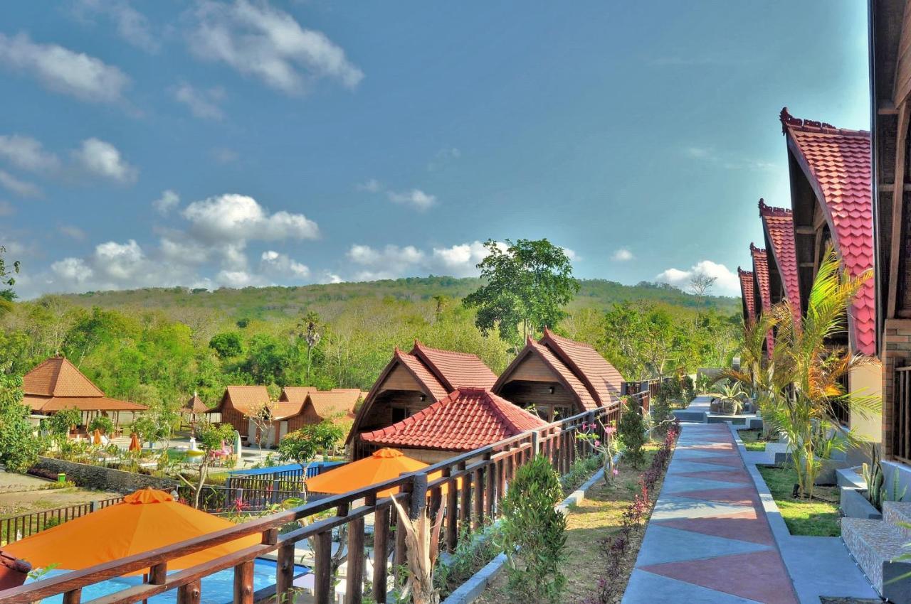 Surya Chandra Beach Bungalow Batununggul Esterno foto