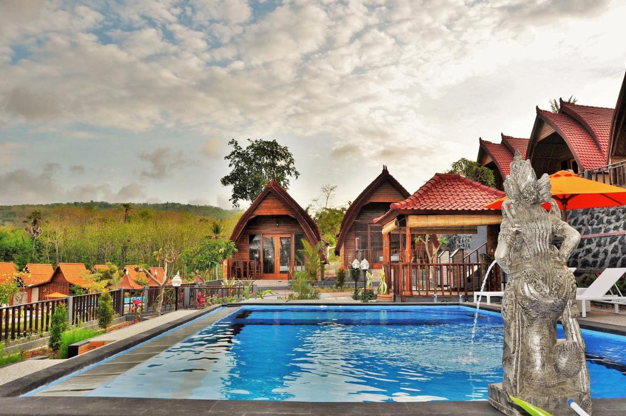 Surya Chandra Beach Bungalow Batununggul Esterno foto