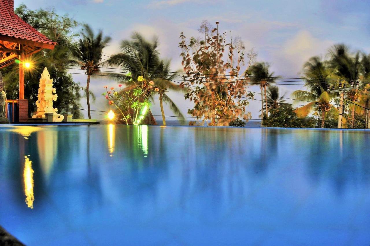 Surya Chandra Beach Bungalow Batununggul Esterno foto