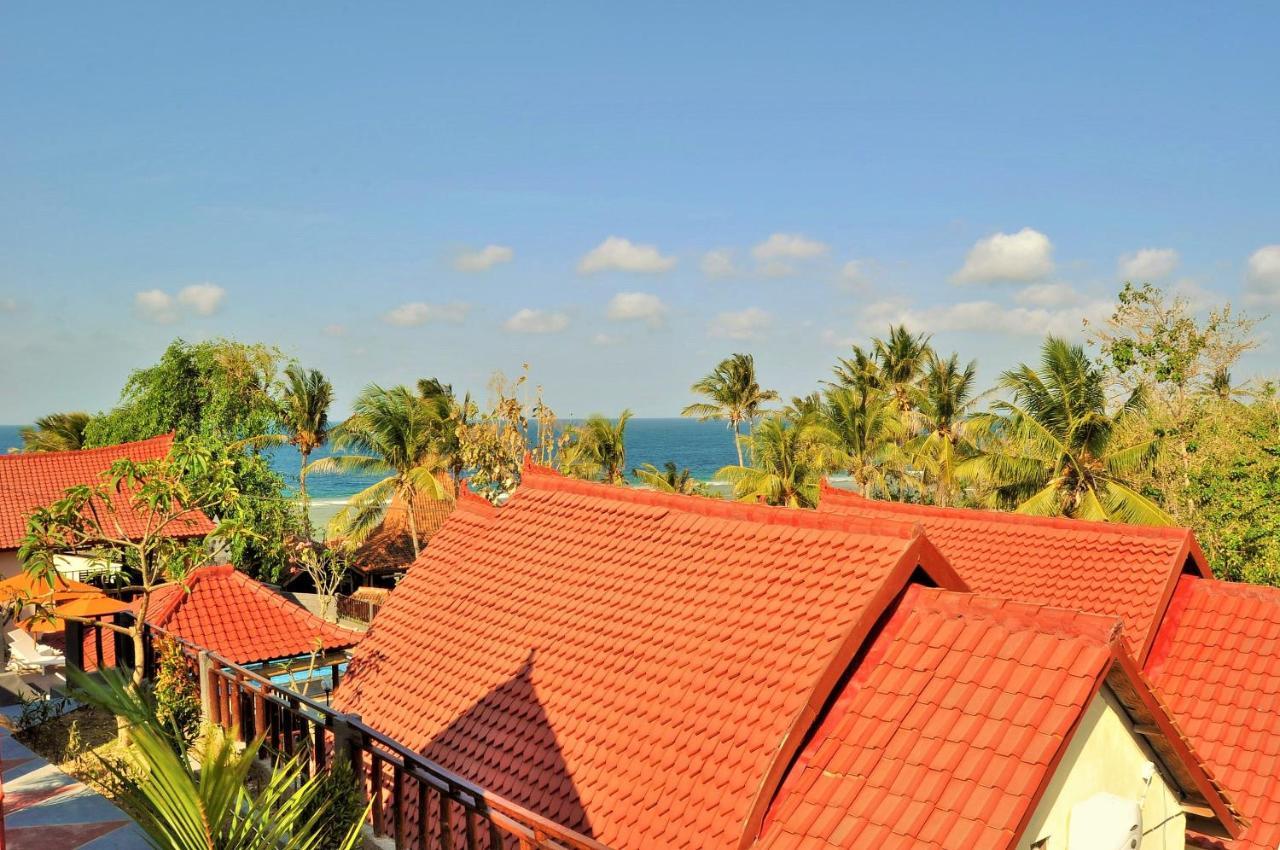 Surya Chandra Beach Bungalow Batununggul Esterno foto