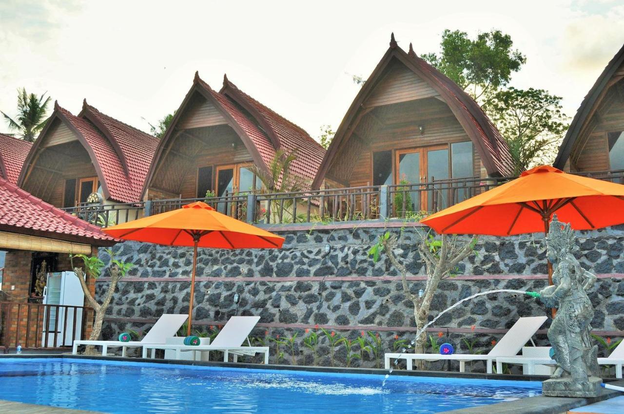 Surya Chandra Beach Bungalow Batununggul Esterno foto