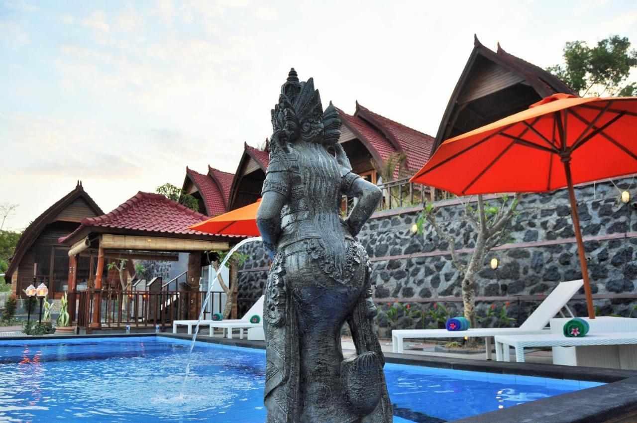 Surya Chandra Beach Bungalow Batununggul Esterno foto