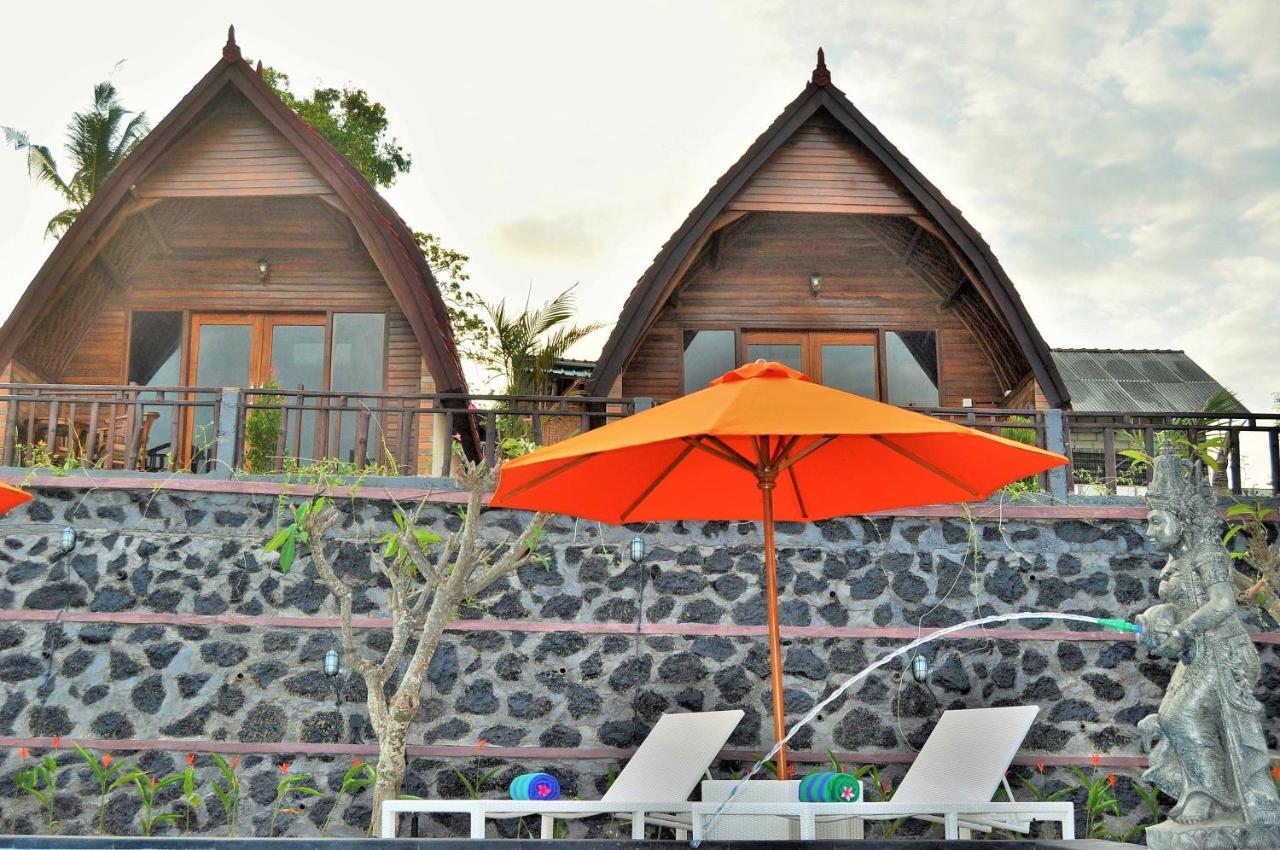 Surya Chandra Beach Bungalow Batununggul Esterno foto