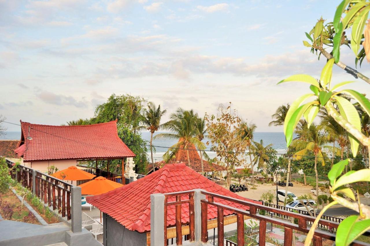 Surya Chandra Beach Bungalow Batununggul Esterno foto