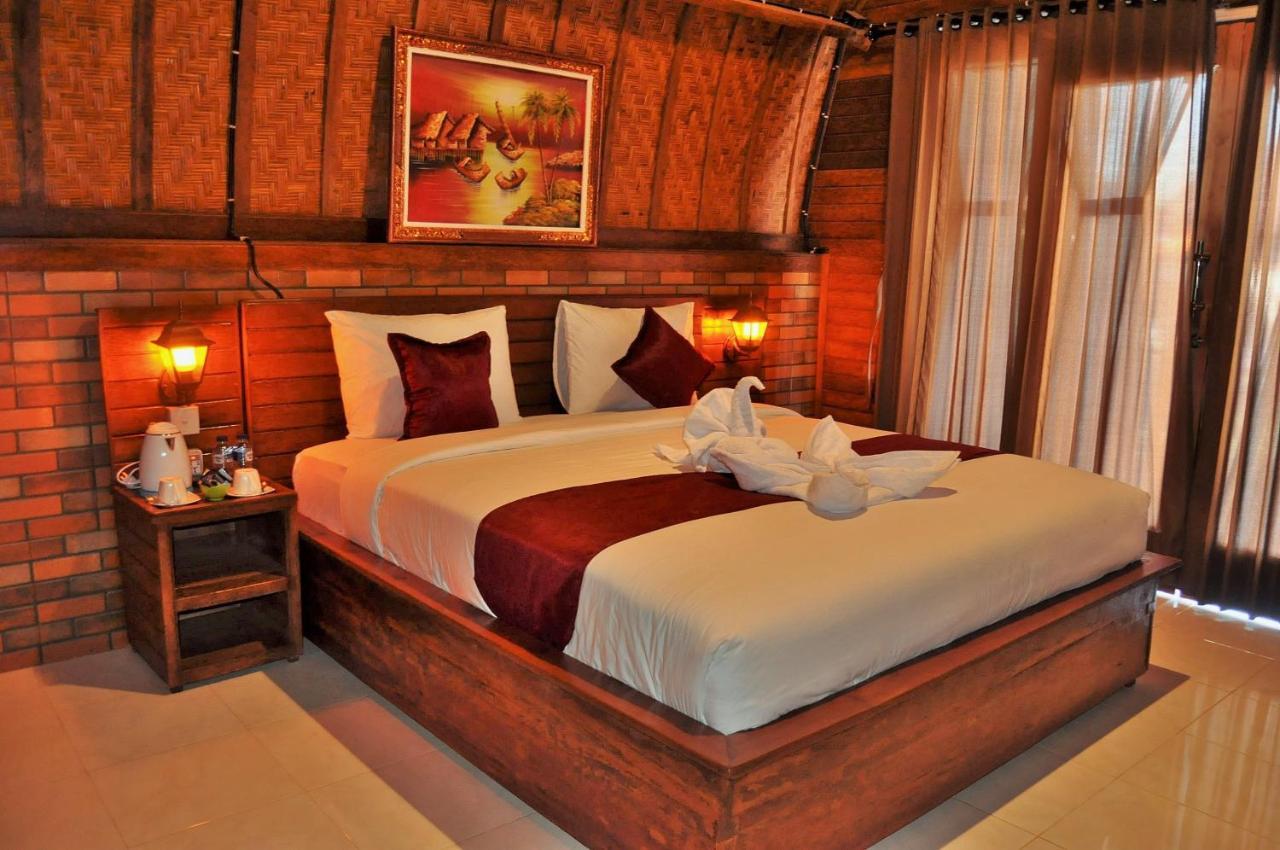 Surya Chandra Beach Bungalow Batununggul Esterno foto