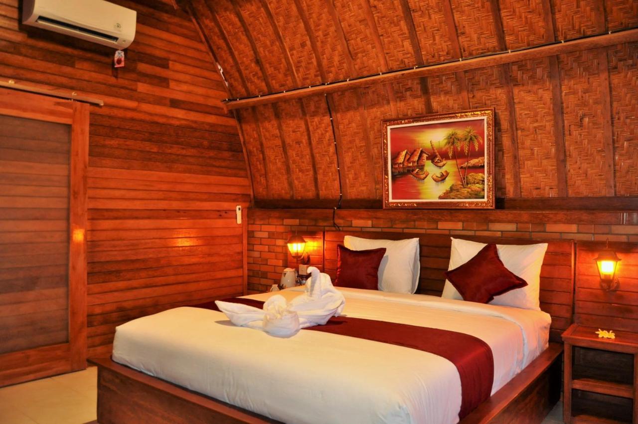 Surya Chandra Beach Bungalow Batununggul Esterno foto