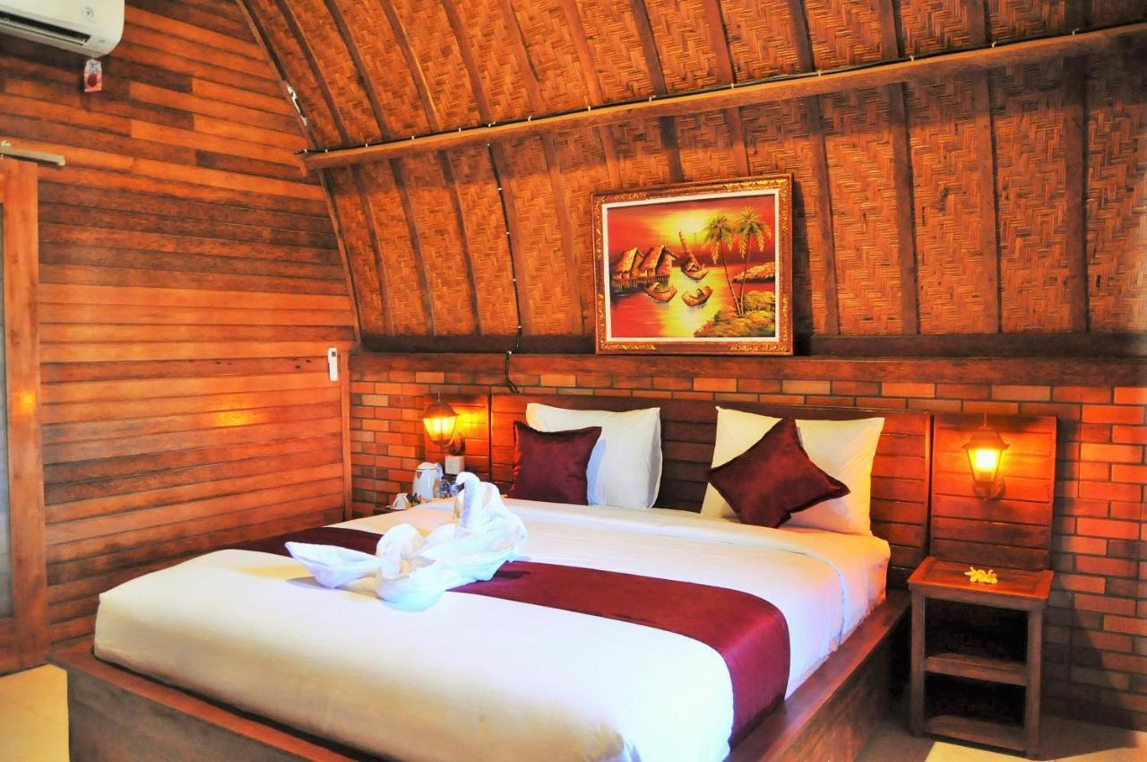 Surya Chandra Beach Bungalow Batununggul Esterno foto