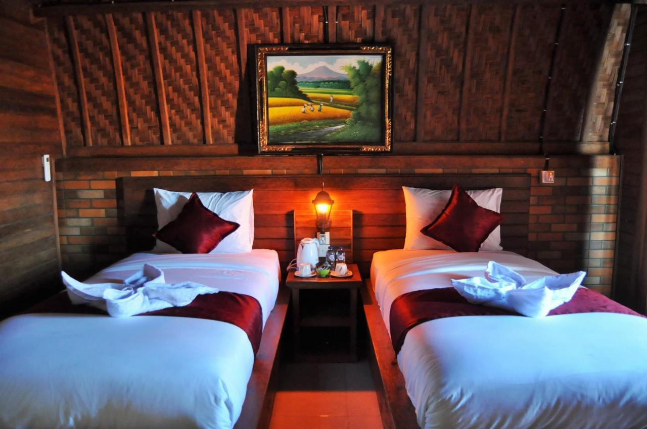 Surya Chandra Beach Bungalow Batununggul Esterno foto