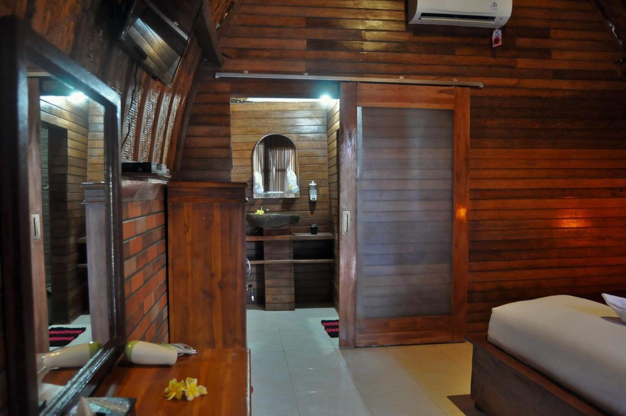 Surya Chandra Beach Bungalow Batununggul Esterno foto