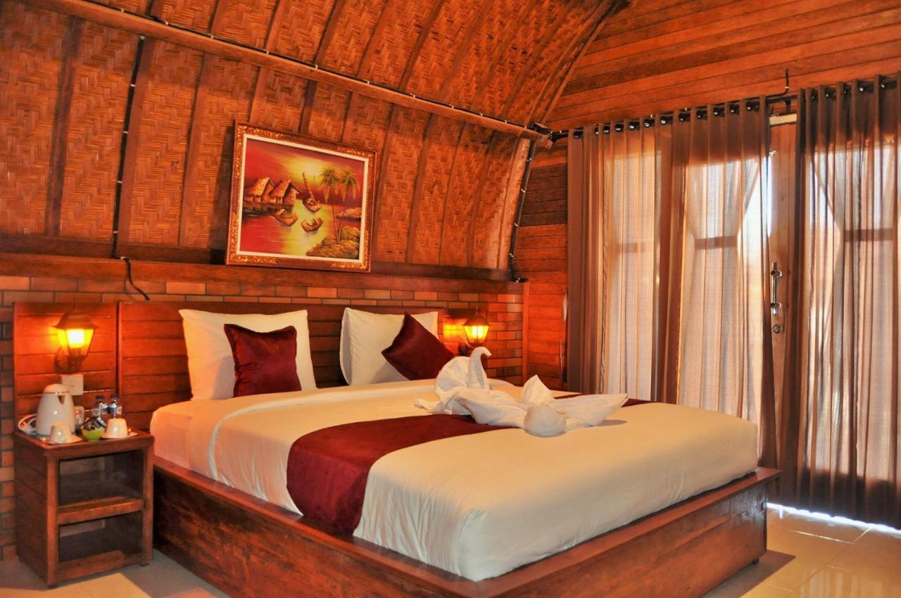 Surya Chandra Beach Bungalow Batununggul Esterno foto