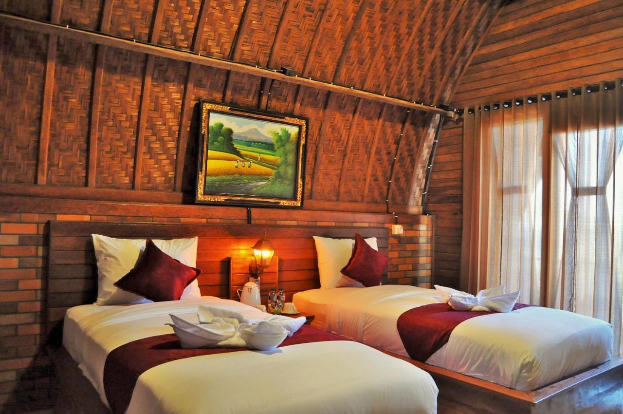 Surya Chandra Beach Bungalow Batununggul Esterno foto