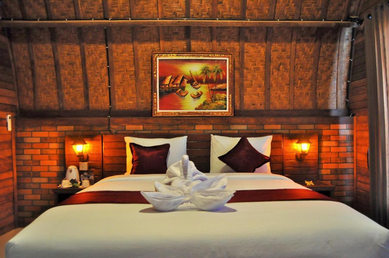 Surya Chandra Beach Bungalow Batununggul Esterno foto